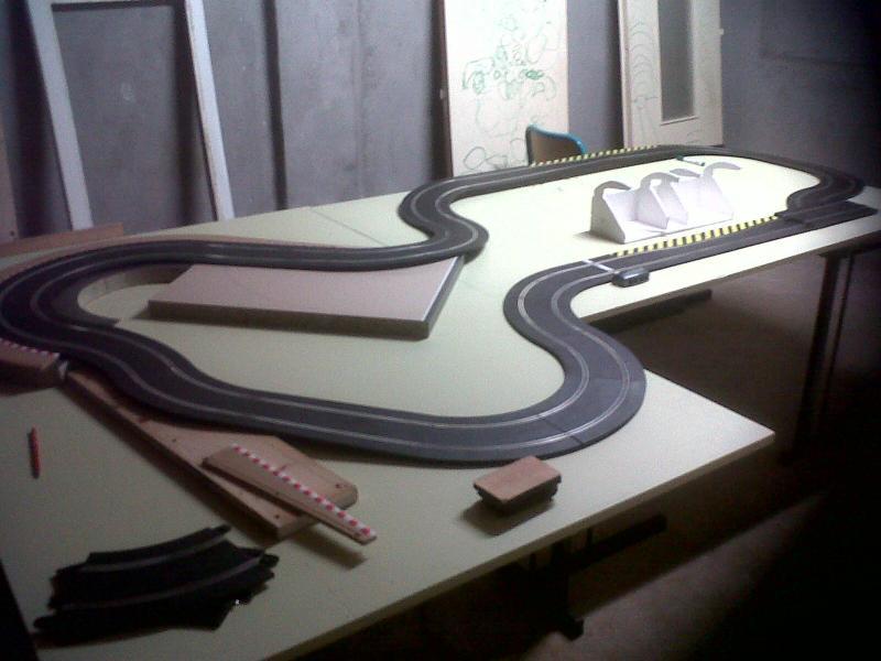 DEBUT DE TRIBUNE PAS TERMINEE