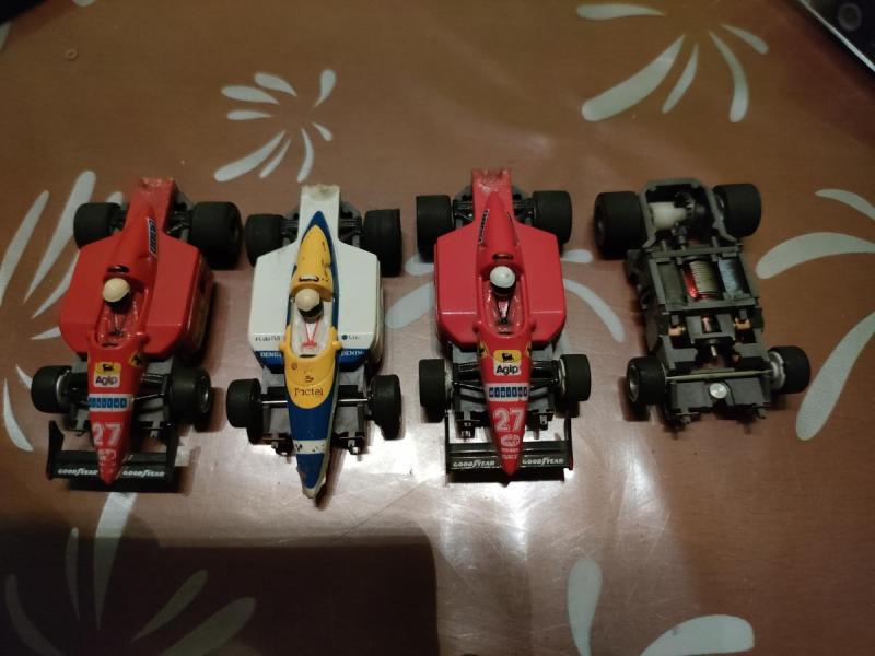 4 F1. Deux avec des positions différentes des aimants